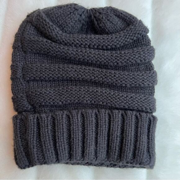 😊3/$30 Grey C.C. Slouch beanie GUC - Picture 4 of 7